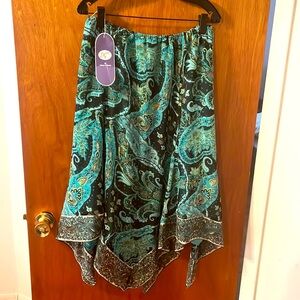 Asymmetrical skirt. Size M